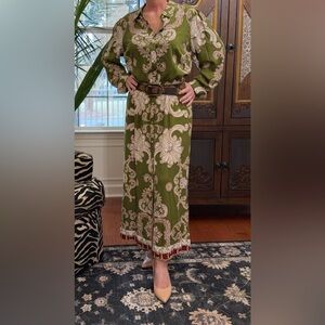 Vince Camuto Olive & Tan Long Sleeve Paisley Maxi Dress w/ Tie Belt & Pockets!